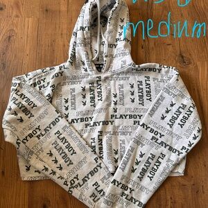 PLAYBOY Light Gray and Black Logo Allover Cropped Hoodie